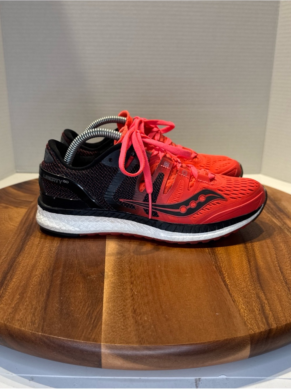 Saucony Liberty ISO Shoes Women’s Size 6 (S10410-2) Red Black Running Shoes